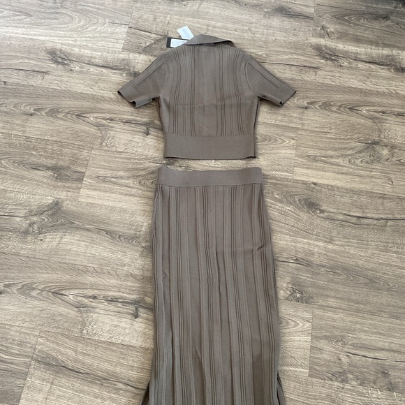 NWT Guess woman’s sweater maxi skirt and crop top set, Sz S - Picture 7 of 7